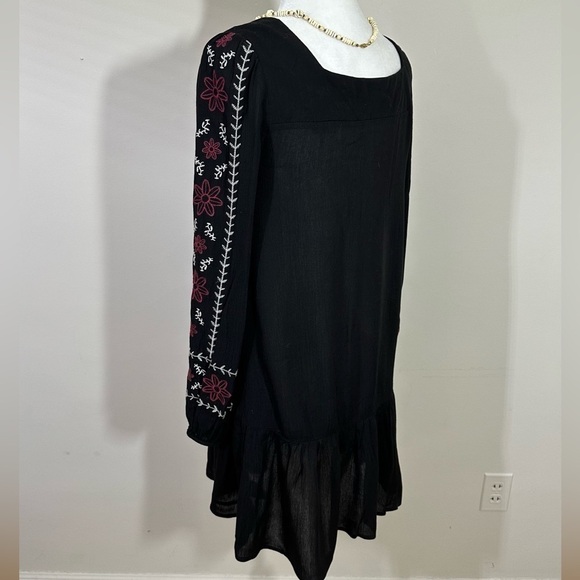 Xhilaration sz XSm dress-tunic boho style in black with a lovely trim sheer - Picture 3 of 13
